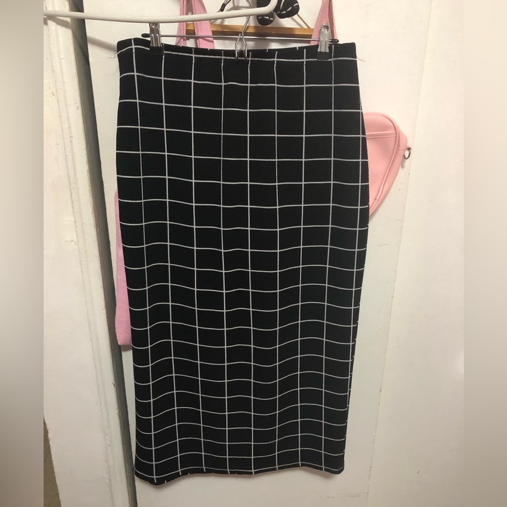 SHEIN -black & white grid pattern maxi skirt.